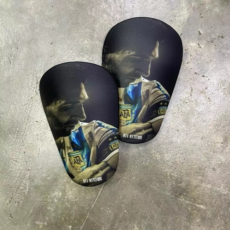 ATT สนับแข้งฟุต บอลลายเมสซี่ วัสดุ PBTแข็งแรง